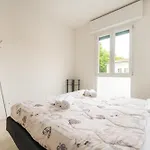 Roberto Flat